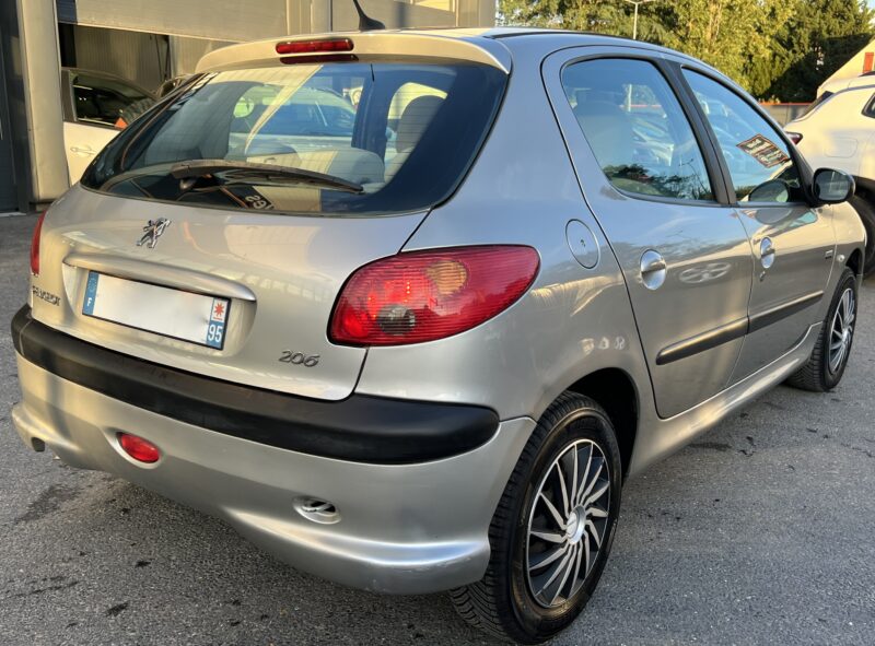 PEUGEOT 206 PHASE 2 NAVTECH 1.4 90 Cv 5 PORTES / BLUETOOTH CLIMATISATION - Garantie1an