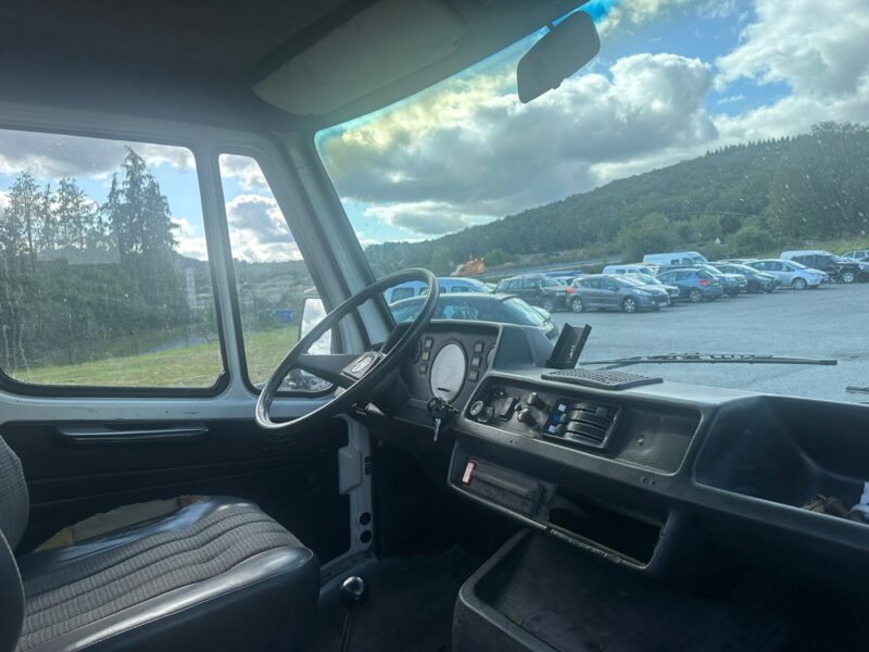 MERCEDES T1 Camionnette 1982 Plateau coulissant