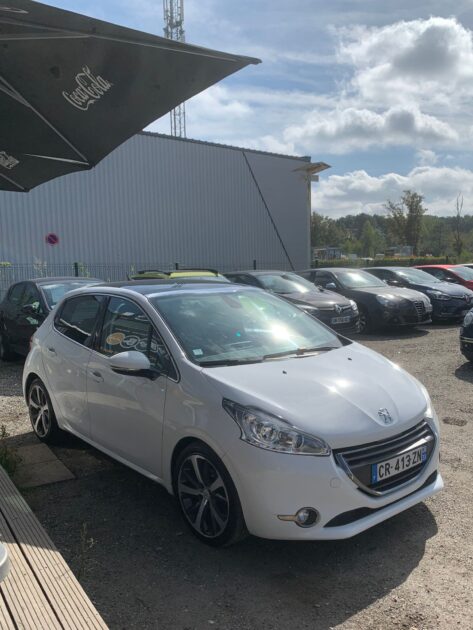 PEUGEOT 208 Féline