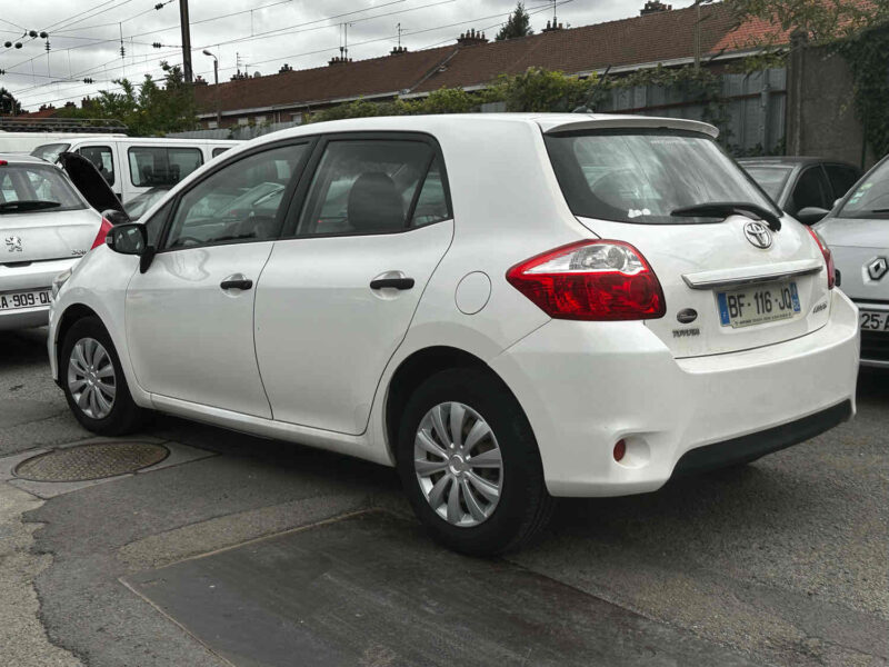 TOYOTA AURIS 2010