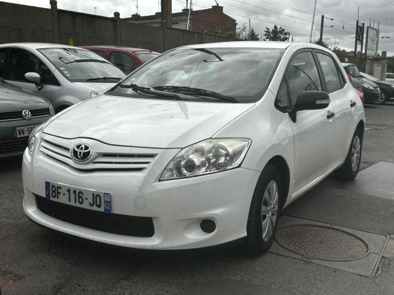 TOYOTA AURIS 2010