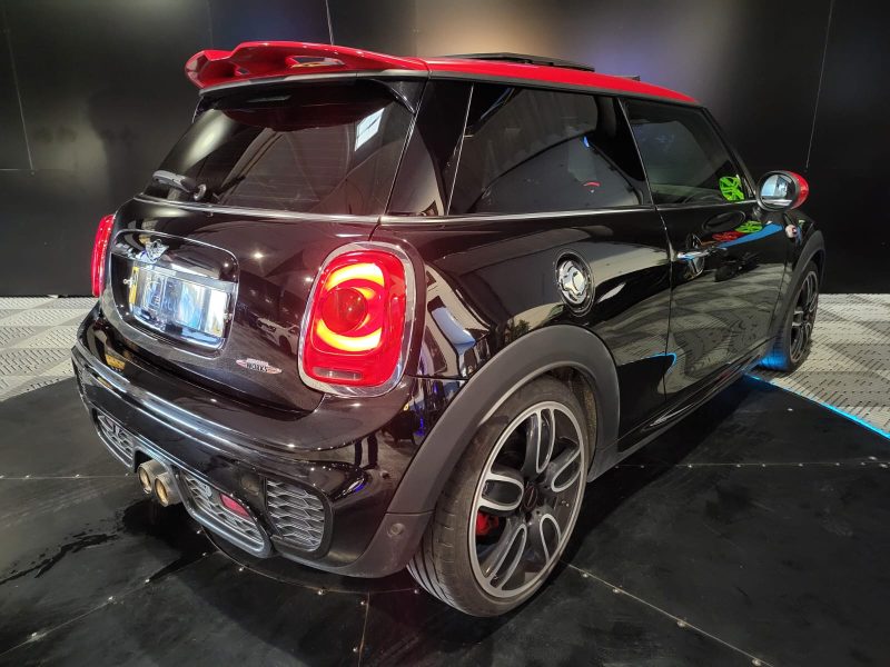 MINI COOPER JCW 2.0i 16v 231cv BVA // SIEGES CHAUFFANT/AFFICHAGE TETE HAUTE/RADAR-AV-AR