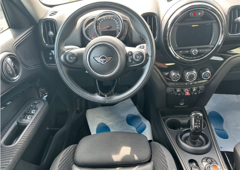 Mini Countryman One D 116ch Business Design