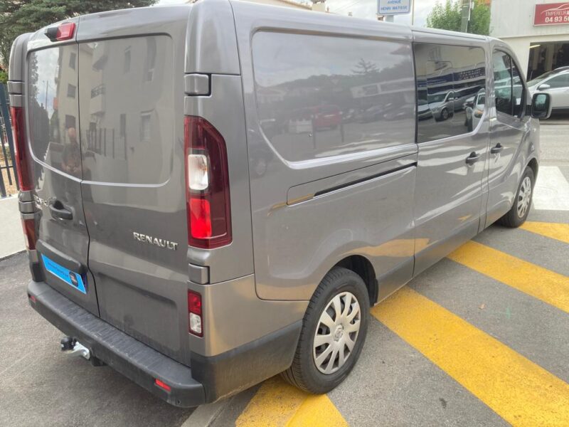 RENAULT TRAFIC 2020