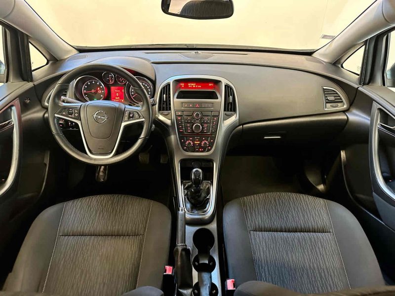 OPEL ASTRA J 2012