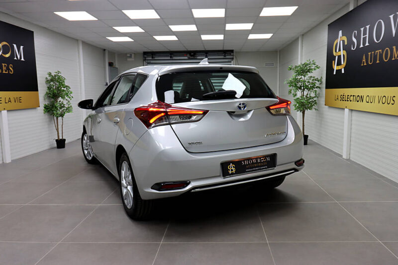 TOYOTA AURIS 2016