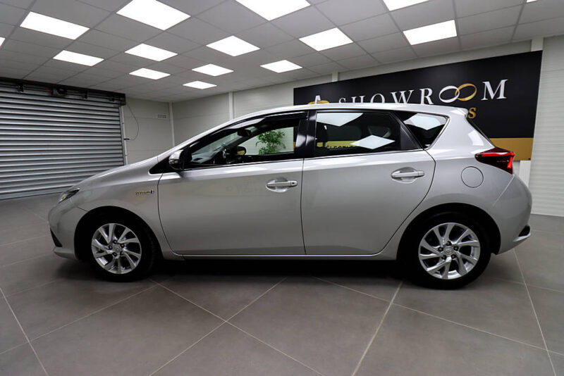 TOYOTA AURIS 2016