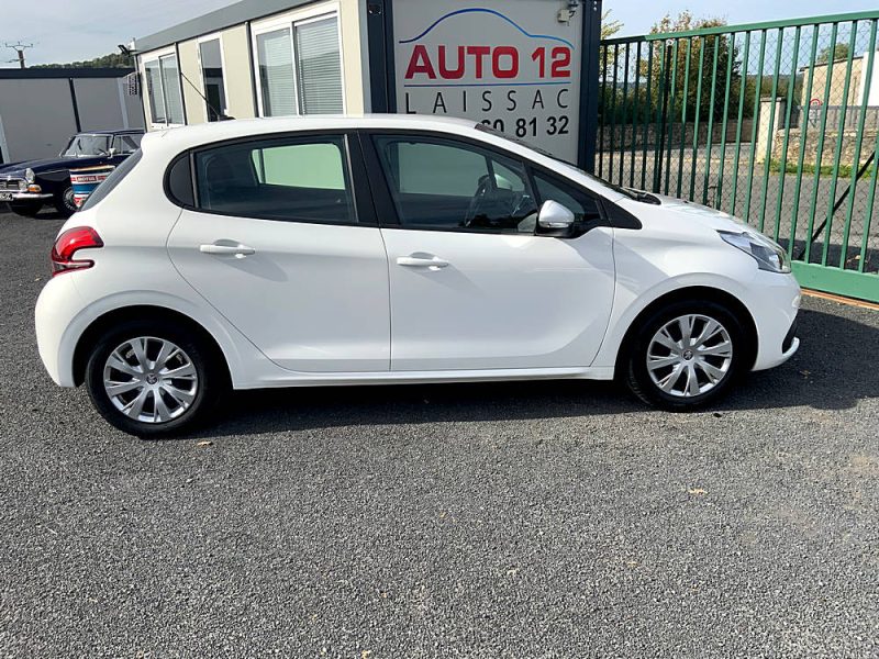 PEUGEOT 208  2020