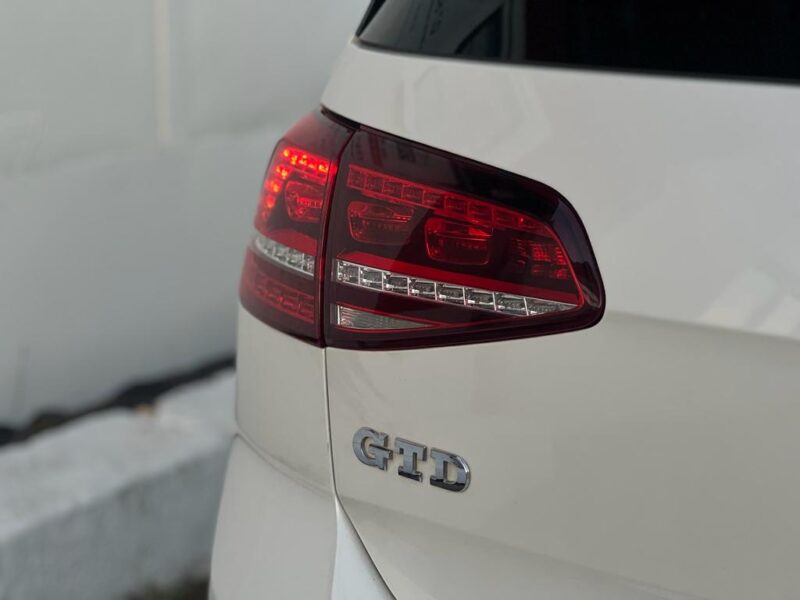 VOLKSWAGEN GOLF VII 2015