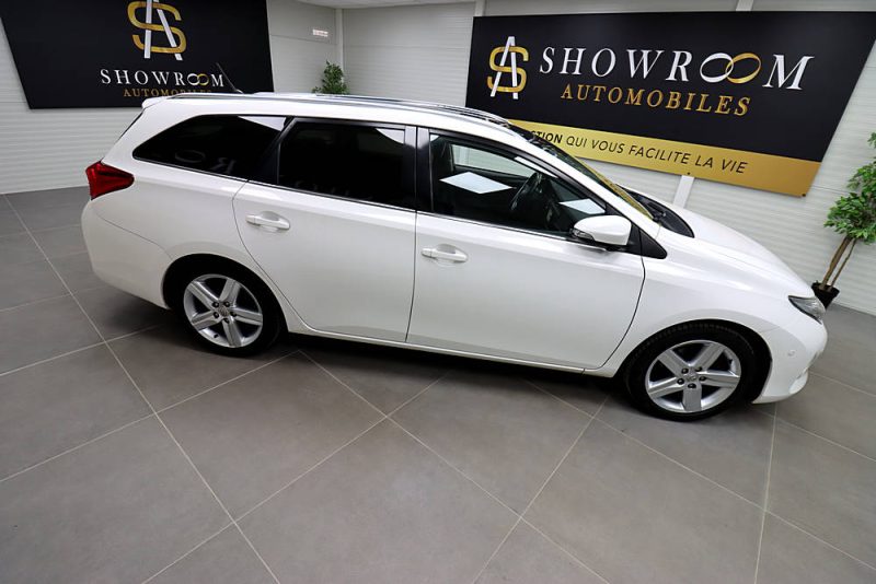 TOYOTA AURIS Touring Sports 2014