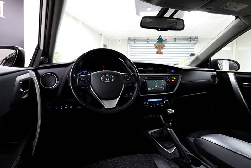 TOYOTA AURIS Touring Sports 2014