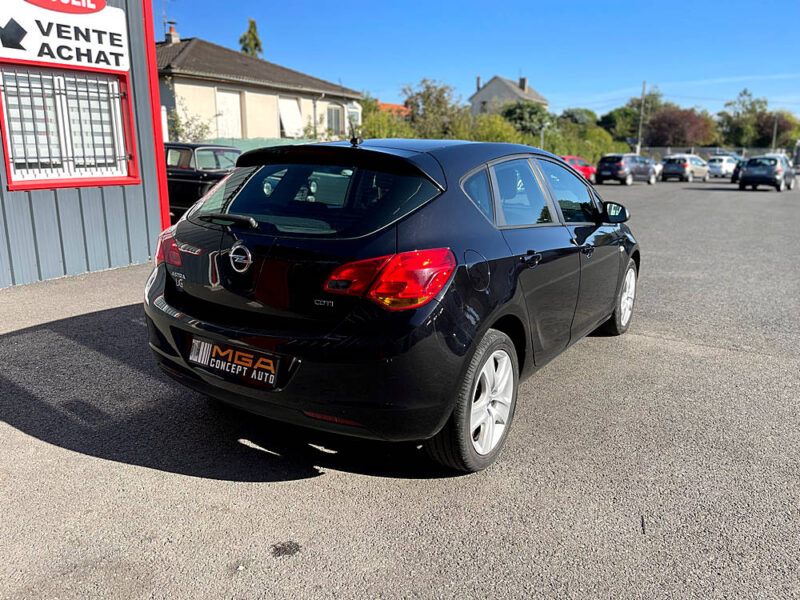 OPEL ASTRA J 2011