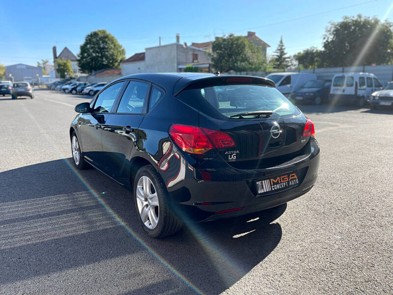 OPEL ASTRA J 2011