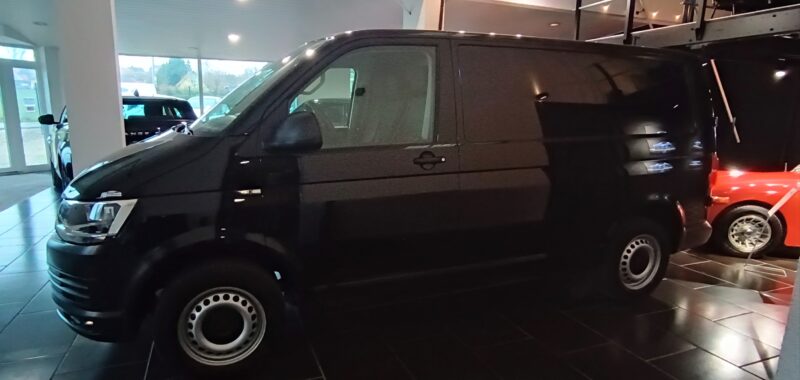 VOLKSWAGEN TRANSPORTER T6 Fg L1H1 2.0 TDI 150ch Comfortline Noir métallisé, GPS, Clim...