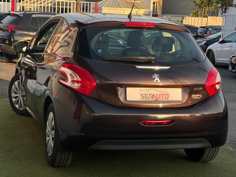 PEUGEOT 208  2013