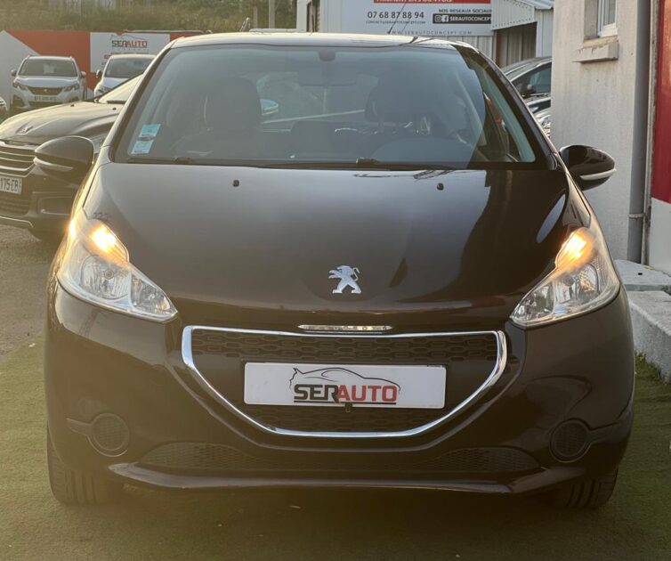 PEUGEOT 208  2013