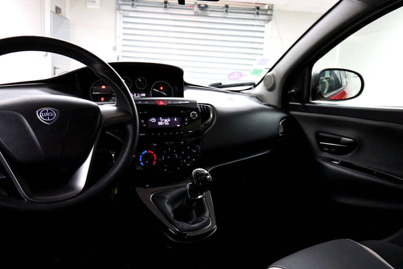 LANCIA YPSILON 2015