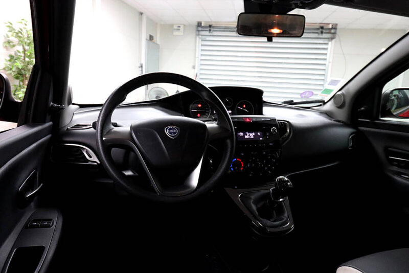 LANCIA YPSILON 2015