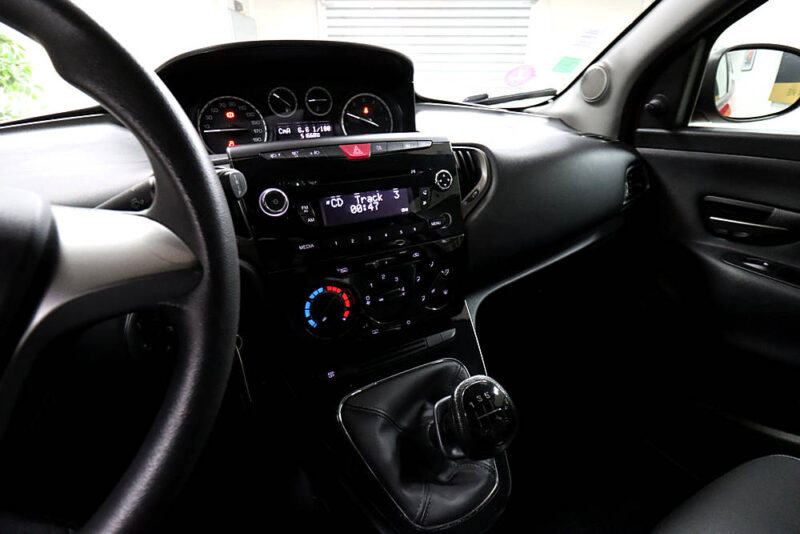 LANCIA YPSILON 2015