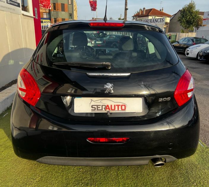 PEUGEOT 208 2012