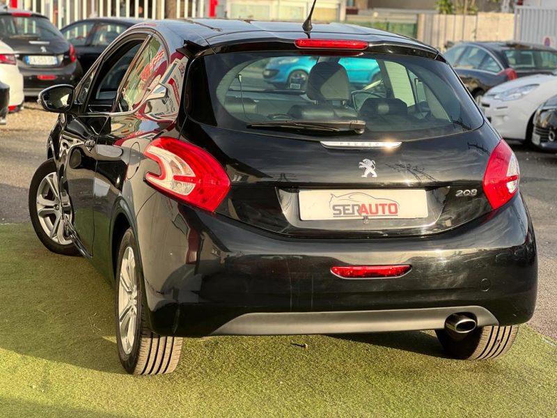 PEUGEOT 208 2012