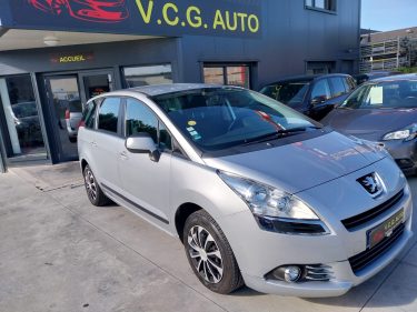 PEUGEOT 5008 1.6 HDi 110 Confort