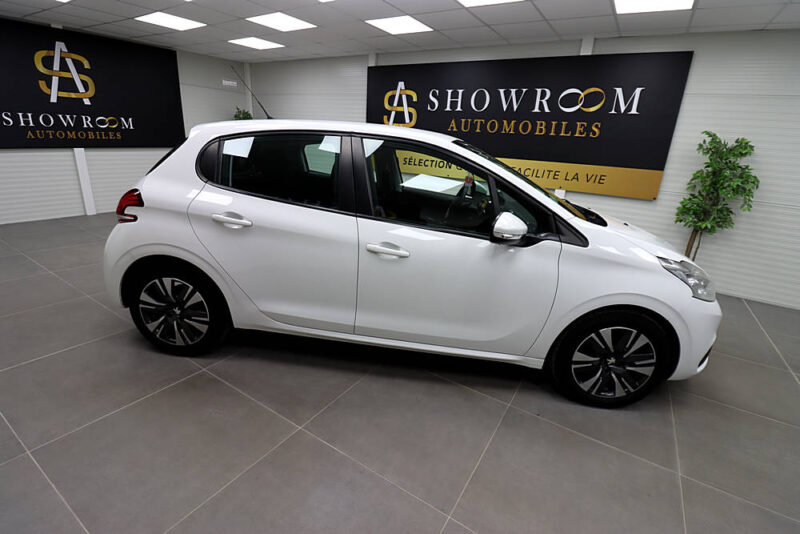 PEUGEOT 208 2018