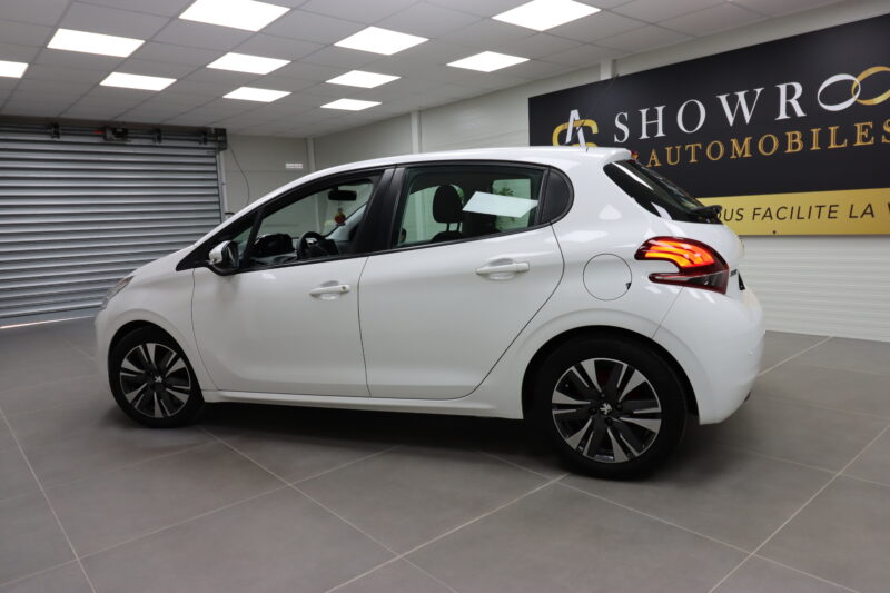 PEUGEOT 208 2018