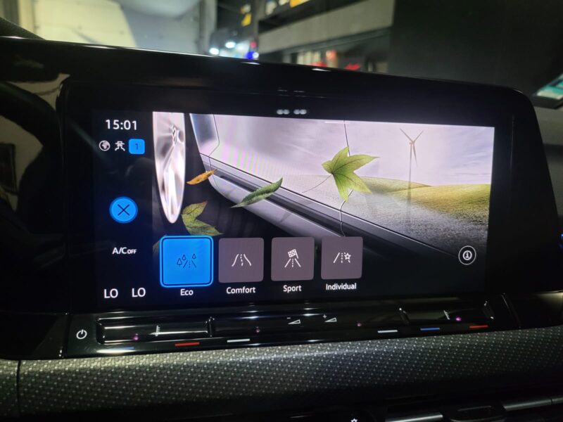 2.0 TDI 150 cv R-LINE / CAMERA AV-AR / CARPLAY / REGULATEUR