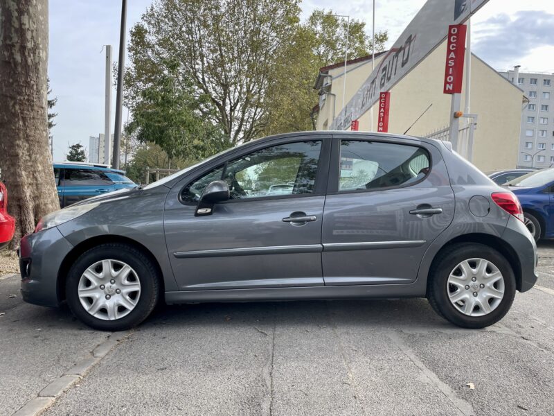 PEUGEOT 207 2010