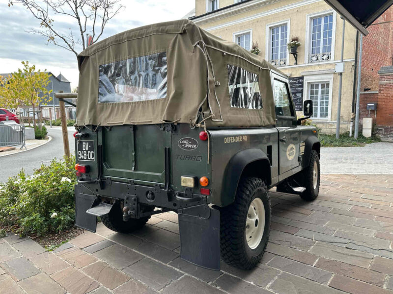 LAND ROVER DEFENDER