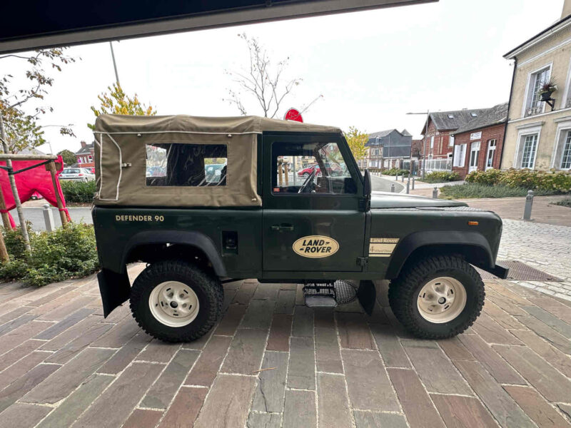 LAND ROVER DEFENDER