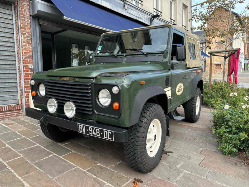 LAND ROVER DEFENDER