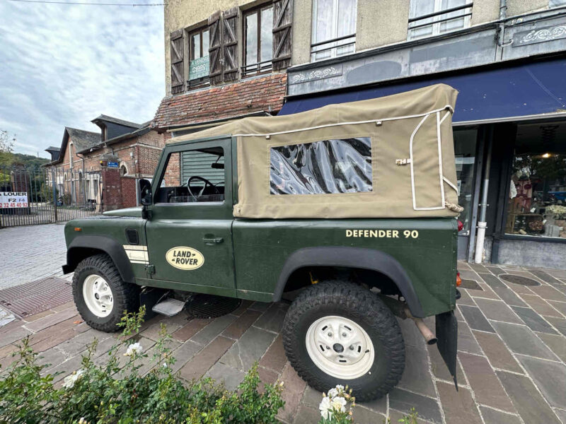 LAND ROVER DEFENDER