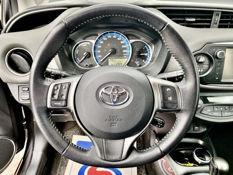 TOYOTA YARIS DYNAMIC 2015