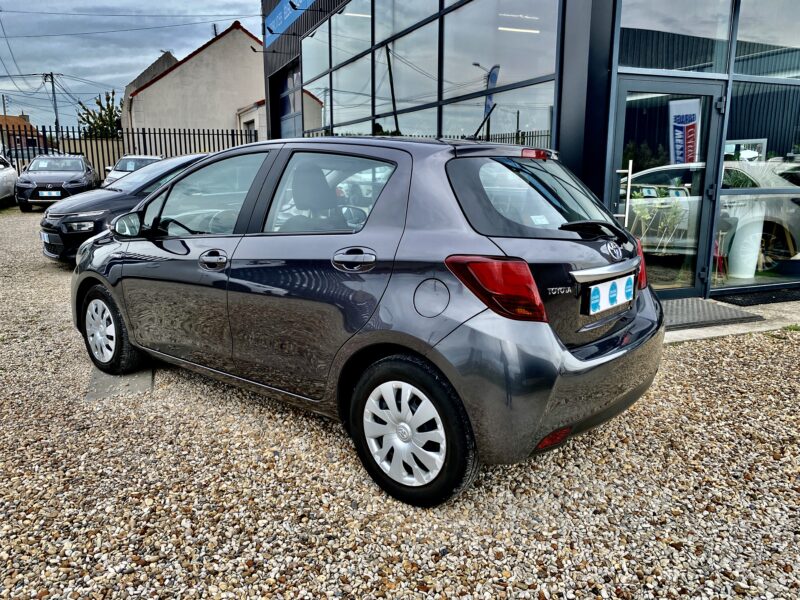 TOYOTA YARIS DYNAMIC 2015