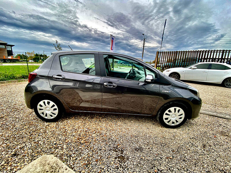 TOYOTA YARIS DYNAMIC 2015