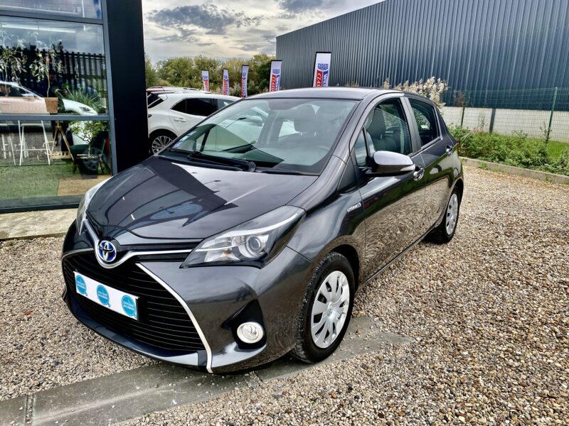 TOYOTA YARIS DYNAMIC 2015