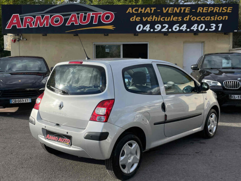 RENAULT TWINGO II 2009