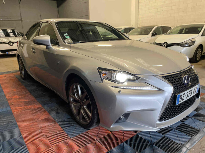 LEXUS IS III 300h 2494cm3 223cv