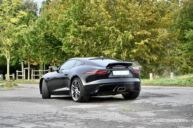 JAGUAR F-TYPE Coupé 2.0 300CH R-DYNAMIC 2020