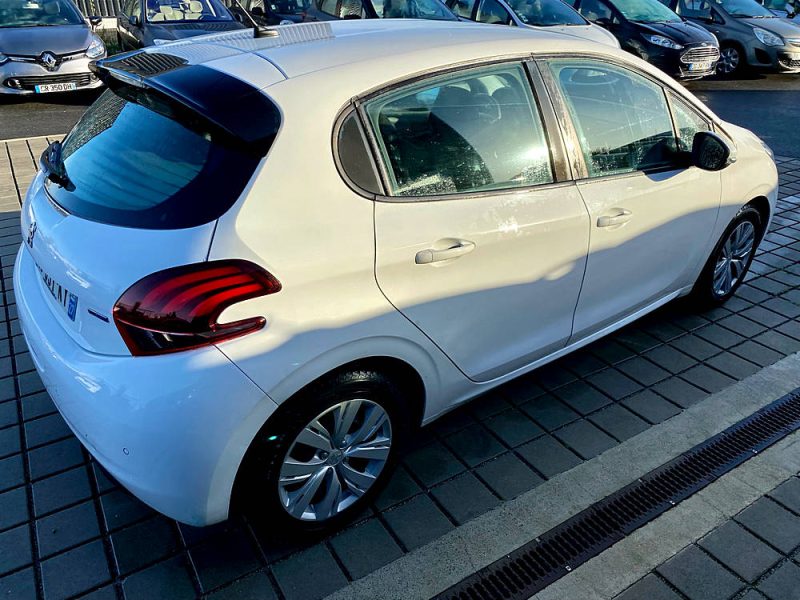 Peugeot 208 1.6L BLUEHDI 75CH STYLE 5P