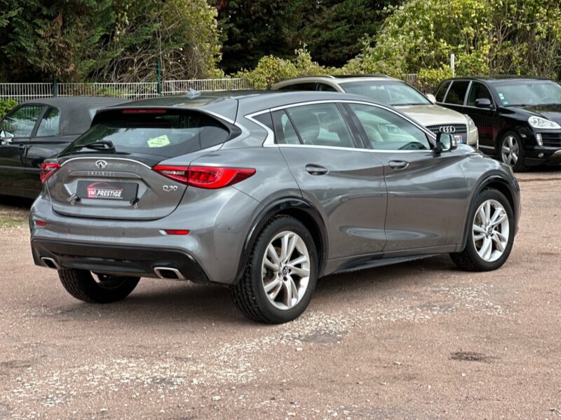 INFINITI Q30 2017