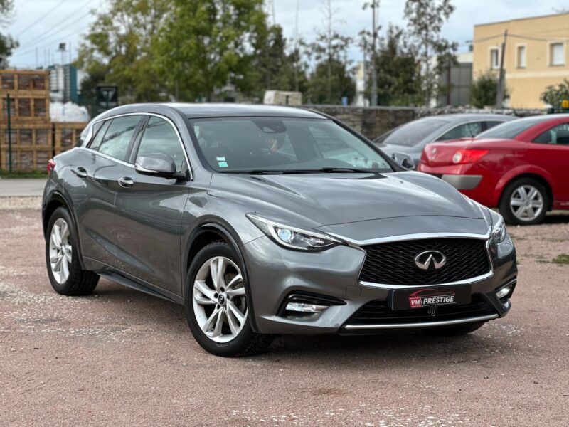 INFINITI Q30 2017