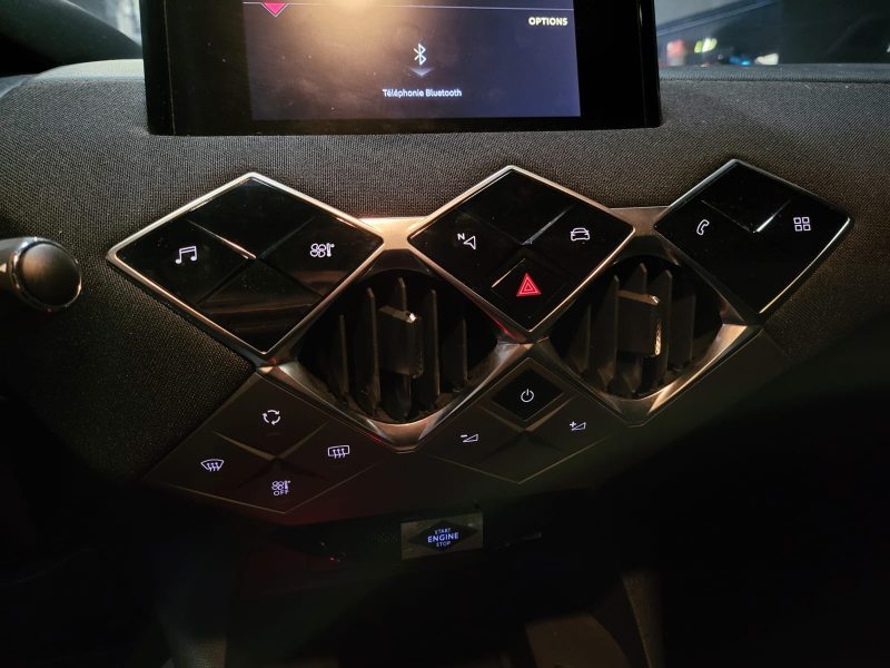 DS DS3 CROSSBACK 1.2 PureTech 130cv Montmartre EAT // APPLE CARPLAY/CAMERA DE RECUL/DETECTION ANGLES