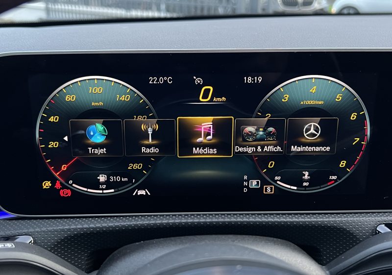 MERCEDES CLASSE A IV 200 AMG-LINE 163 Cv BVA7 TOIT OUVRANT GRAND ECRAN APPLE & ANDROID Garantie6Mois