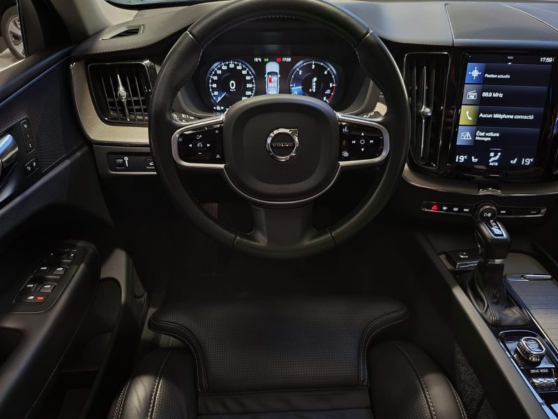 VOLVO XC60 2.0L D4 190CH FWD GEARTRONIC8 INSCRIPTION LUXE / TOIT OUVRANT PANO+CARPLAY+CAMERA 360