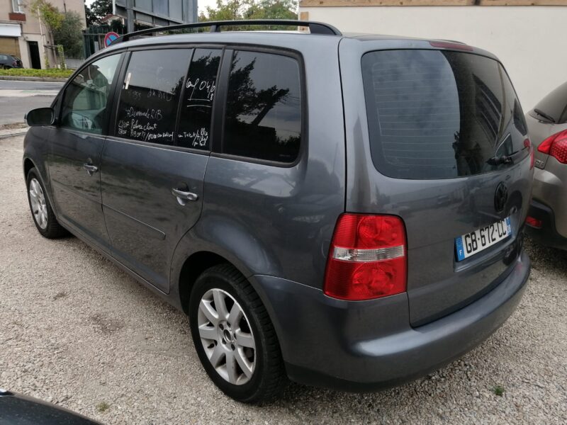 VOLKSWAGEN TOURAN 2004