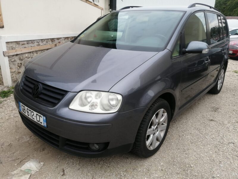 VOLKSWAGEN TOURAN 2004