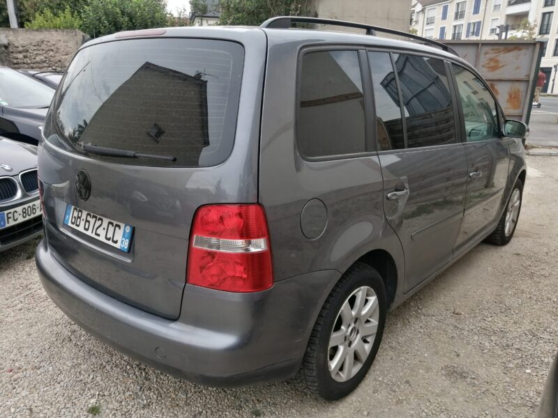 VOLKSWAGEN TOURAN 2004